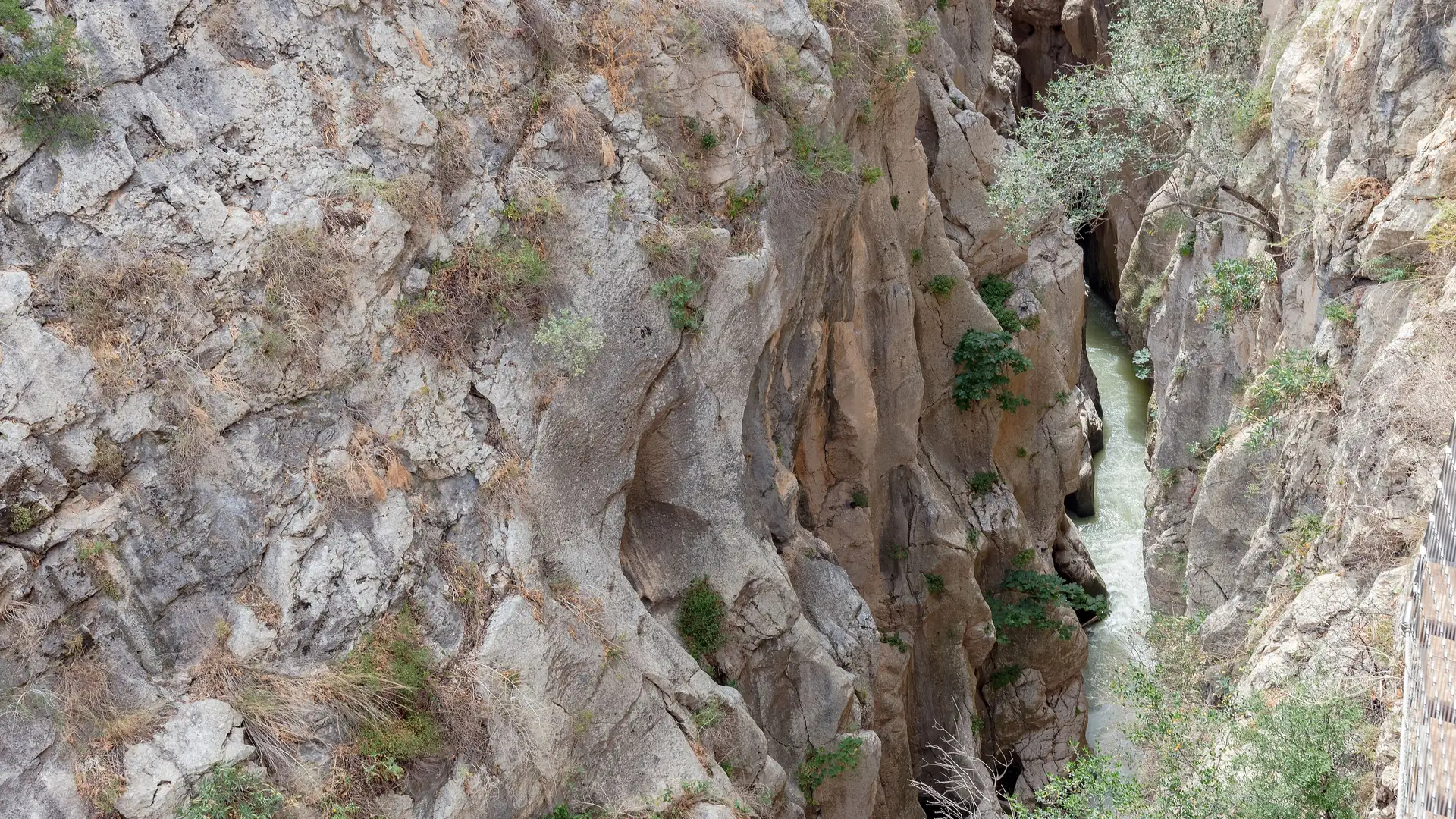The turquoise Guadalhorce river running through the Gaitanes Gorge below the Caminito del Rey