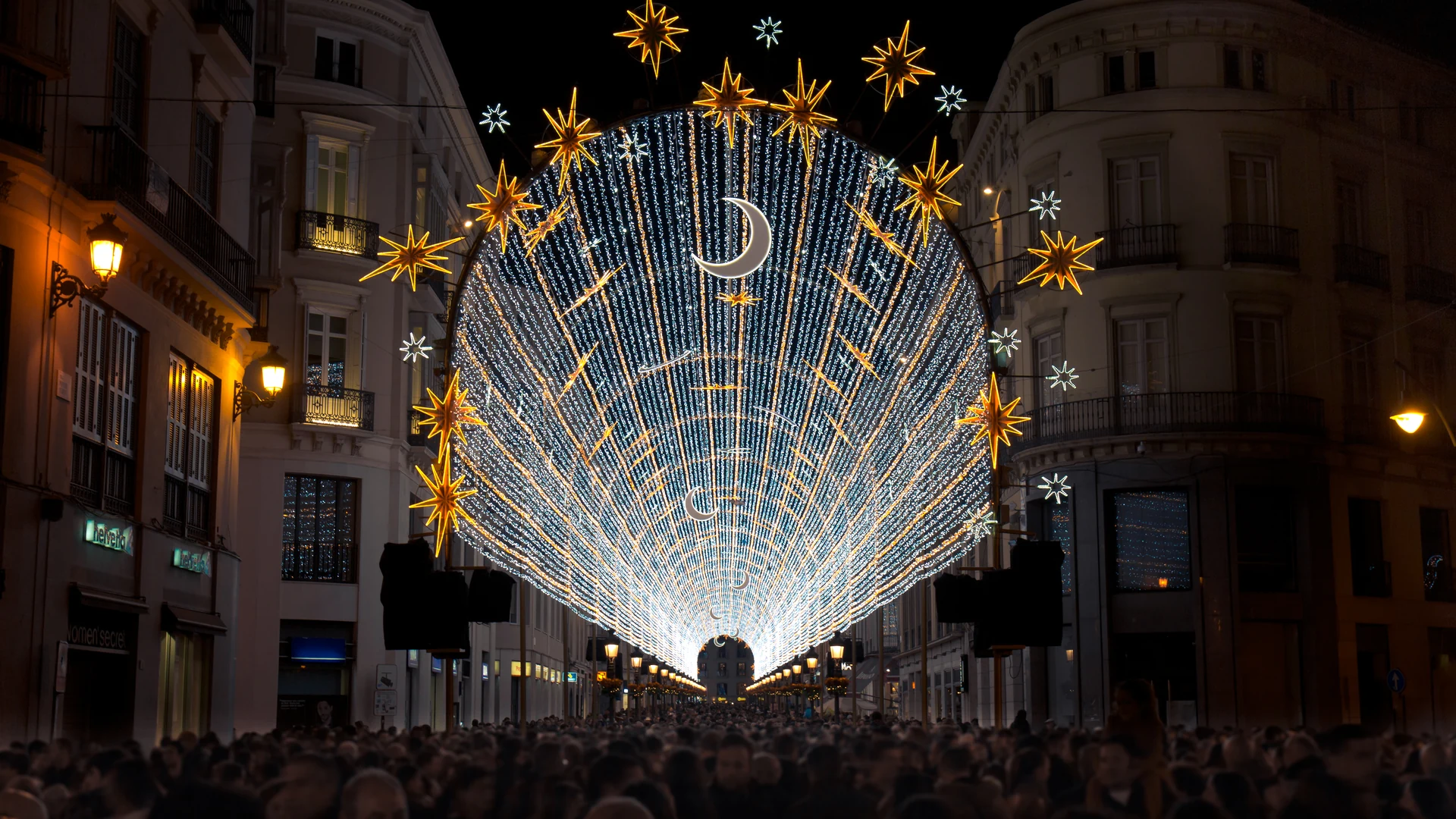 Calle Larios in Málaga under an elaborate Christmas light canopy at night
