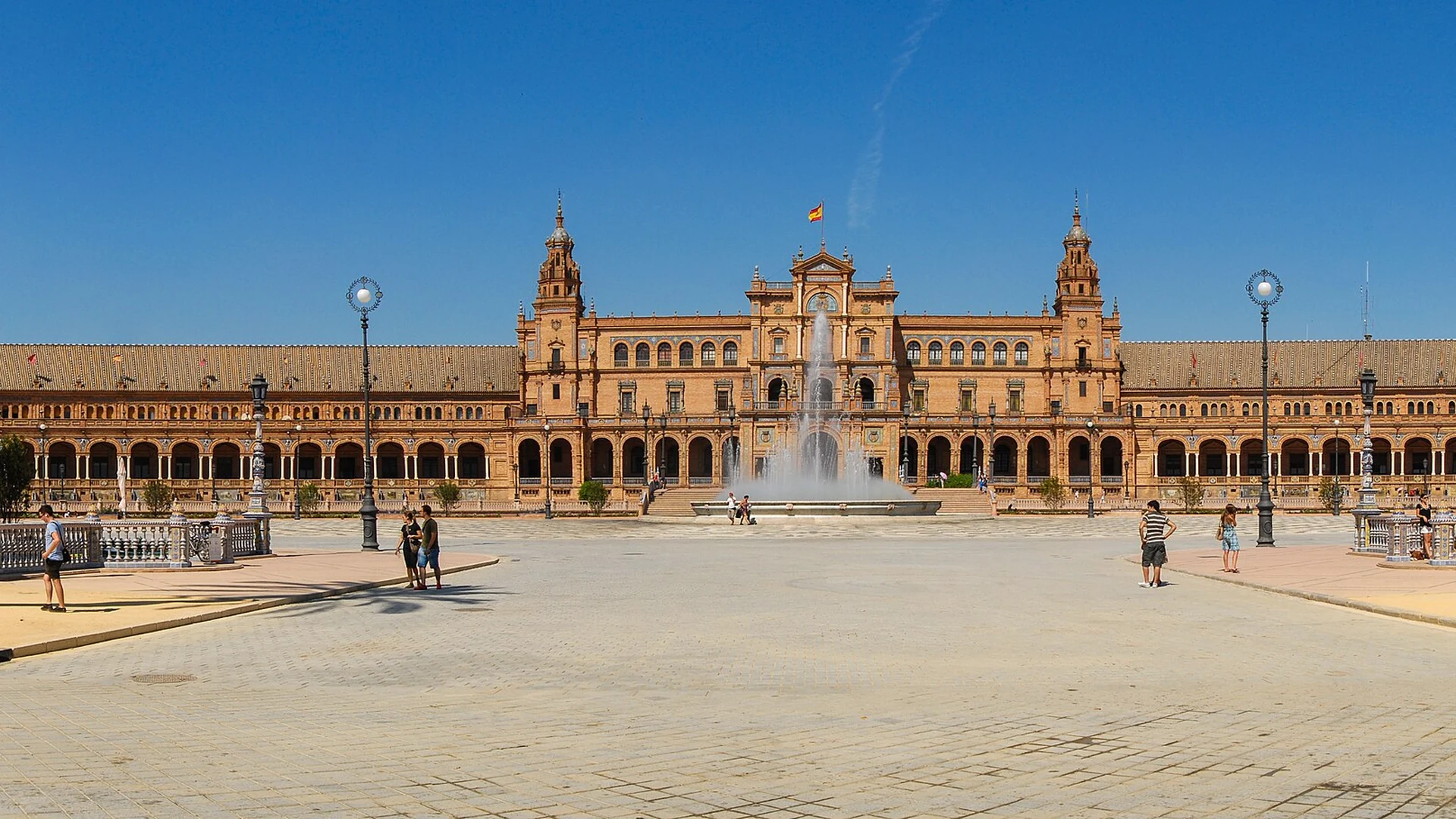 Plaza de España in Seville – the semicircular building with its twin towers and central fountain under a blue Andalusian sky