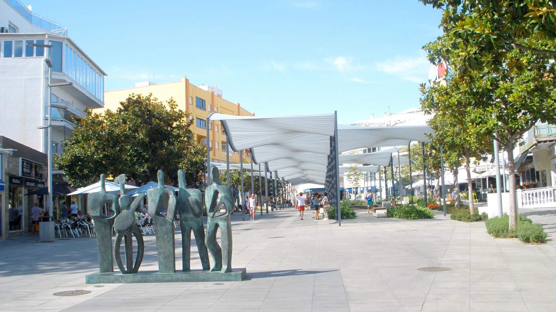 Plaza Costa del Sol in Torremolinos, a pedestrian square with a bronze sculpture of musicians